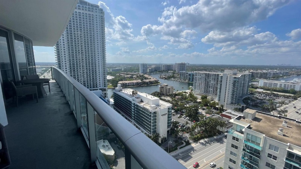 Hyde Beach Resort Rentals Image 16